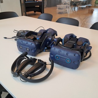 2x VR Headset, HTC, Vive Pro