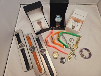 Collectie horloges, Wehrmacht, Cartier rep, Juicy Couture etc.