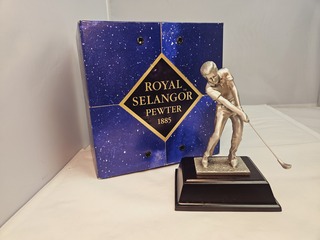Royal Selangor male golfer kunstbeeld