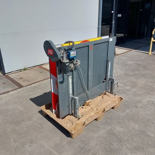 Elektrisch scharnierend actieraam, POL, 2011