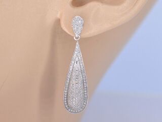 Witgouden oorhanger vol met diamanten