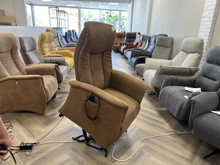 Fauteuil Essie met sta-op functie, Hjort-Knudsen, cognac