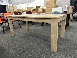 Eettafel licht eiken Lamalux