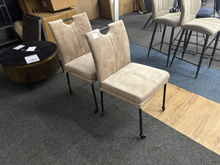 2x Eetkamerstoelen op wieltjes, beige