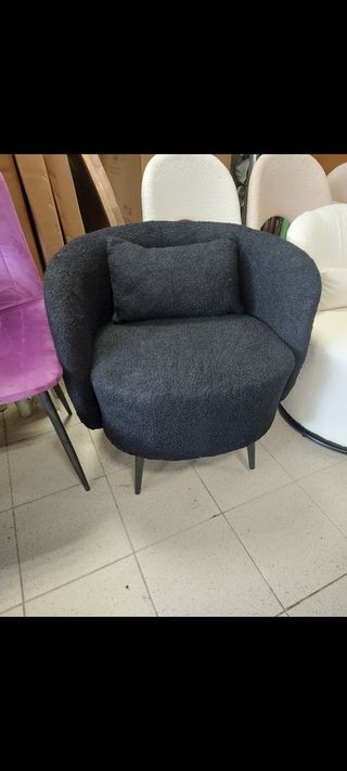 Round black teddy chair, 2025