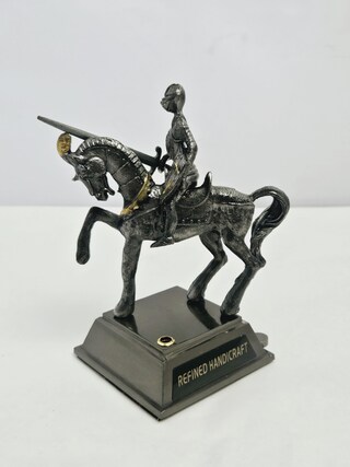 Knight with sword aansteker