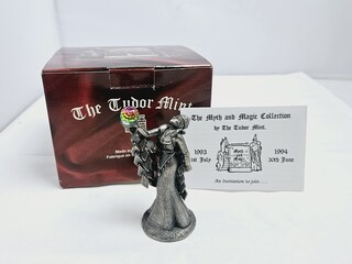 Tudor Mint England – Crystal Queen statuette met zilver vergoten
