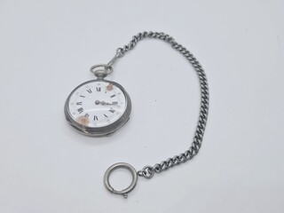 Zilveren mechanisch zakhorloge met ketting