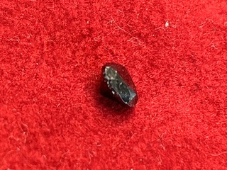 Diamant – 0.92 carat natuurlijke zwarte diamant in triangel vorm (gece