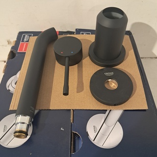 2x Wastafelkraan, Grohe, Essence New, Mat zwart