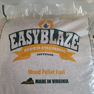 Pallet met zakken pellets t.b.v. pelletkachel, Easyblaze, Super Premiu
