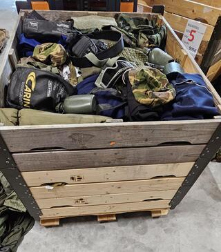 Partij militaire kleding en uitrusting  Nederlands leger, O.a. KPU /KL