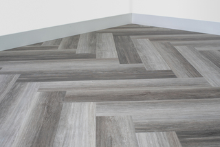 Walvisgraat PVC – 22,232 m2 , Floer, Vaquita Vergrijsd, Grijs / Chroom