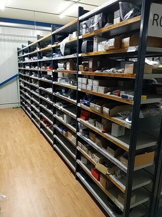 Diverse o.a. ijzerwaren, lagers, beitels, etc.