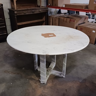 Marmer eettafel wit buiten binnen, Zwarte voet, 2025