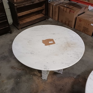 Marmer eettafel wit buiten binnen, Zwarte voet, 2025