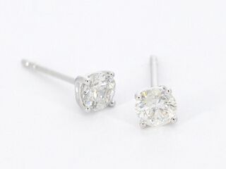 Witgouden solitair oorbellen met diamanten