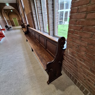 3x Houten kerkbank