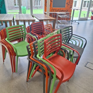 Ca. 20x Kunststof terrasstoelen