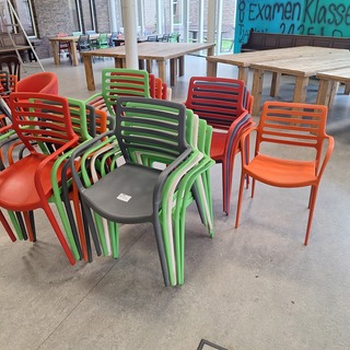 Ca. 20x Kunststof terrasstoelen