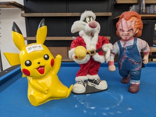 3x Decoratiebeeld o.a. Chucky, Pikachu