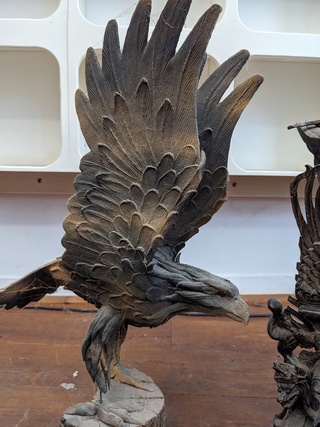 2x Houtsnijwerk Adelaar en Draak