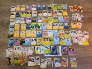 Grote gevarieerde Pokémon kaartenset met zeldzame kaarten en verzamelm