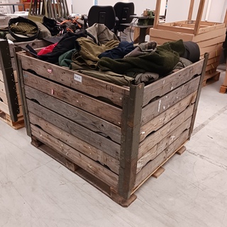 Partij Nederlandse militaire kleding en uitrusting , O.a. KPU, KL, Woo