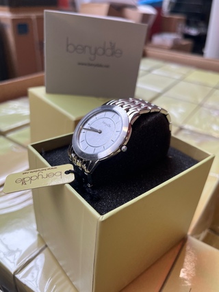 Ca. 12x Dameshorloge metalen schakelband kwartsuurwerk Berydale, BD702