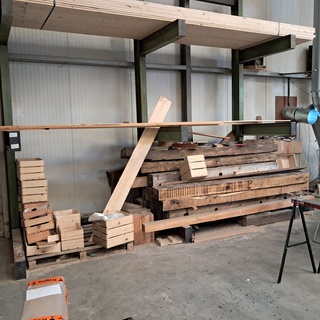 Partij diverse houten balken
