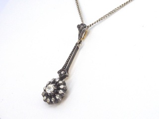 Gouden hanger met natuurlijke diamanten
