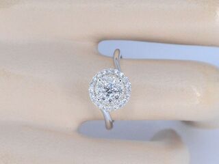 Witgouden entourage slagring met diamanten
