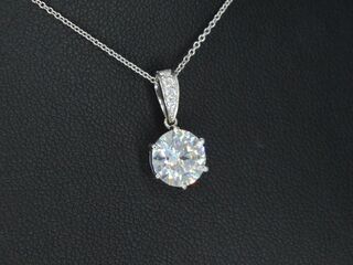 Witgouden solitair hanger met een diamant van 1.50 carat, Excl. kettin