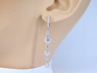 Witgouden oorhangers met briljant geslepen diamanten