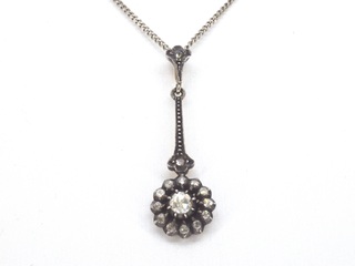 Gouden hanger met natuurlijke diamanten