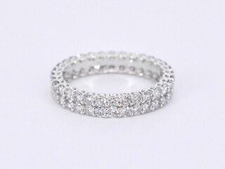Witgouden eternity ring met diamanten