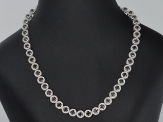 Witgouden collier volledig met witte en zwarte diamanten 14.00 carat