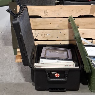 6x Centrifuge, 3x blaasvolumemeter en 2x patiënten monitor,  O.a Diame