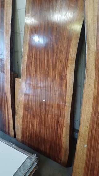 Epoxy boomstamtafel Suar Walnoot 180×90 binnen/buiten, SanderZ, 2025