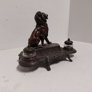 Antiek inkstel met bronzen leeuwsculptuur