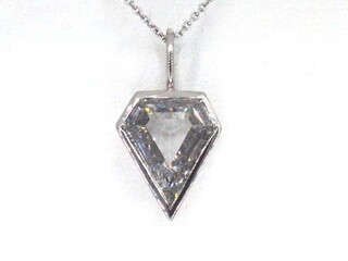Gouden hanger met een uniek geslepen diamant, excl. ketting