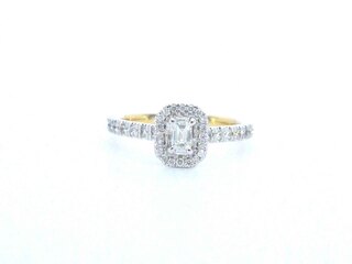 Gouden ring met natuurlijke baguette en briljant geslepen diamanten
