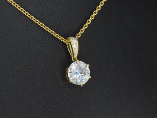 Gouden solitair hanger met een diamant van 1.50 carat, excl. ketting