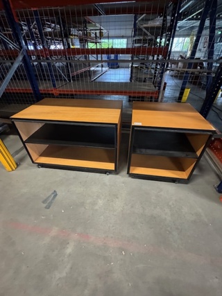 2x Winkeldisplay verrijdbaar