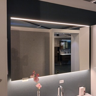 Spiegel met verlichting en verwarming
