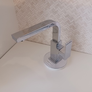 Wastafel mengkraan met draaibare uitloop Tres, Cuardro