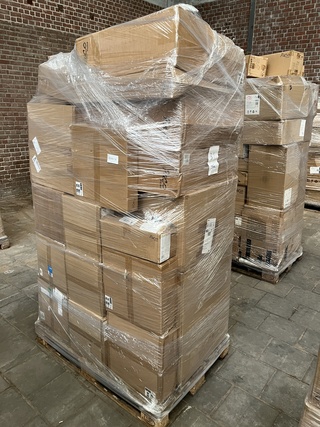 Mix pallet met 31 stuks design verlichting Paco Home – verkrijgbaar op