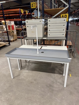 3x Werktafel en 2x ladenblok