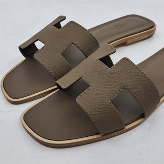Paar slippers, maat 41, Hermés
