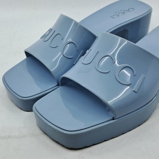 Paar slippers met hak, Gucci, blauw
